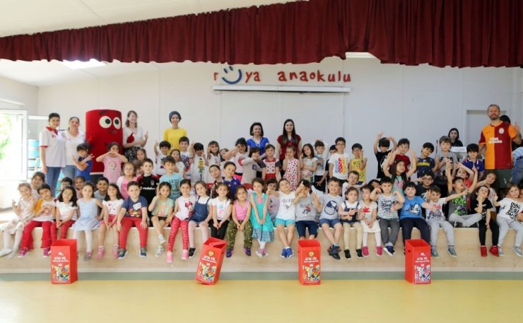 Çevre dostu minikler 352 kilogram atık pil topladı