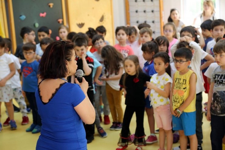 Çevre dostu minikler 352 kilogram atık pil topladı