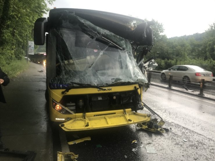 Sarıyer’de İETT Otobüsü, öndeki otobüse çarptı; 2 yaralı