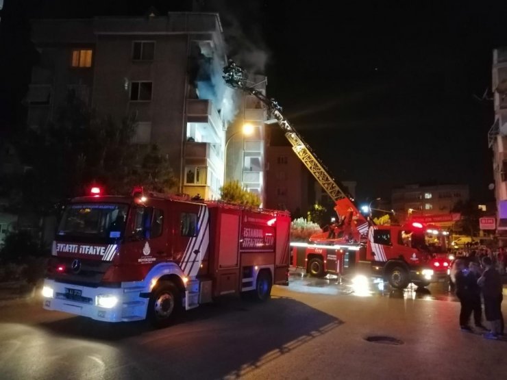 Tuzlada bir binanın beşinci katında yangın çıktı