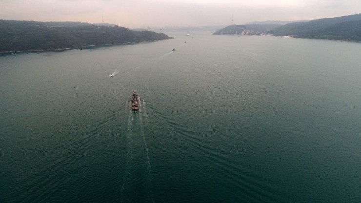 Donanma Gemileri İstanbul Boğazı’ndan geçiyor