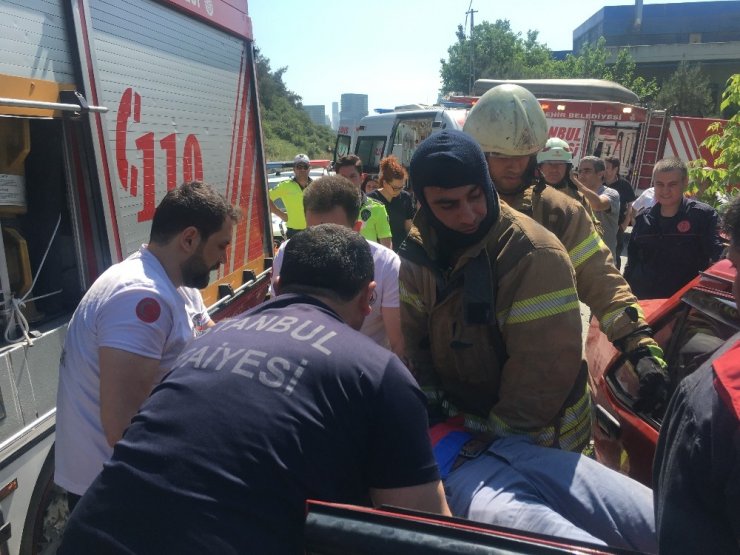 ’Borcum’ var dedi, ölmek için arabayla duvara vurdu