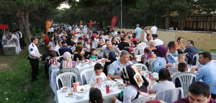Şamlar Tabiat Parkı’nda 3 bin kişi iftarda buluştu