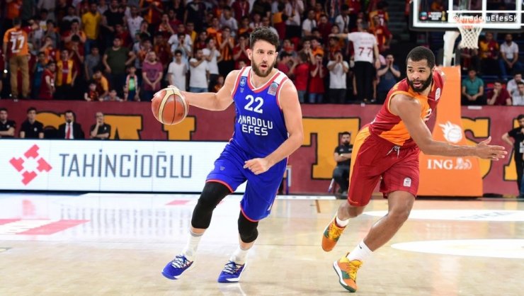 Anadolu Efes finalde