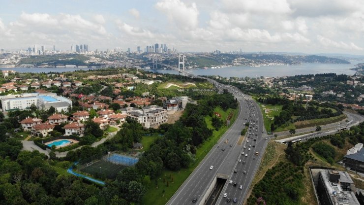 Bayram tatili sonrası oluşan trafik yoğunluğu havadan görüntülendi