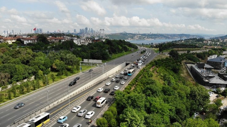 Bayram tatili sonrası oluşan trafik yoğunluğu havadan görüntülendi