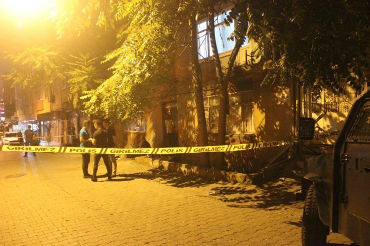 Beyoğlu’nda  Balkon Çöktü