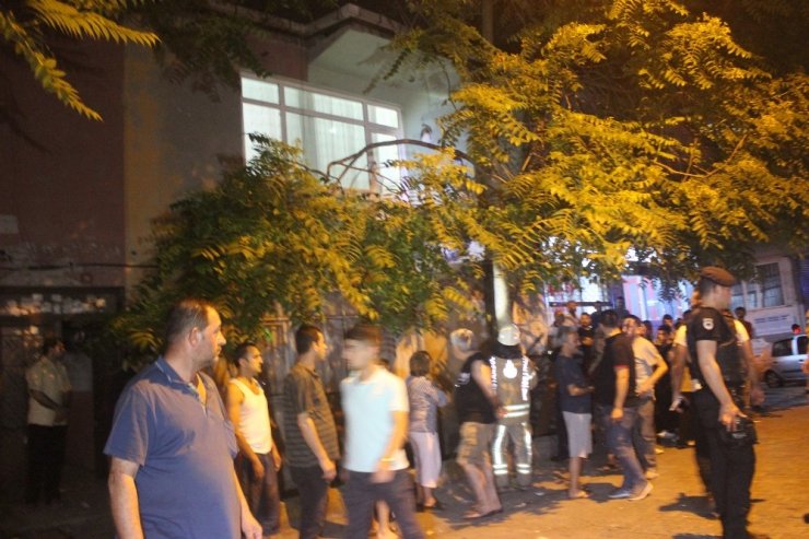 Beyoğlu’nda  Balkon Çöktü