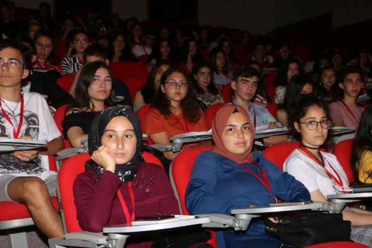 Başkanı Gökhan Yüksel’den gençlere tavsiyeler