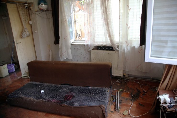 Kartal Belediyesi selden zarar gören vatandaşların yardımına koştu