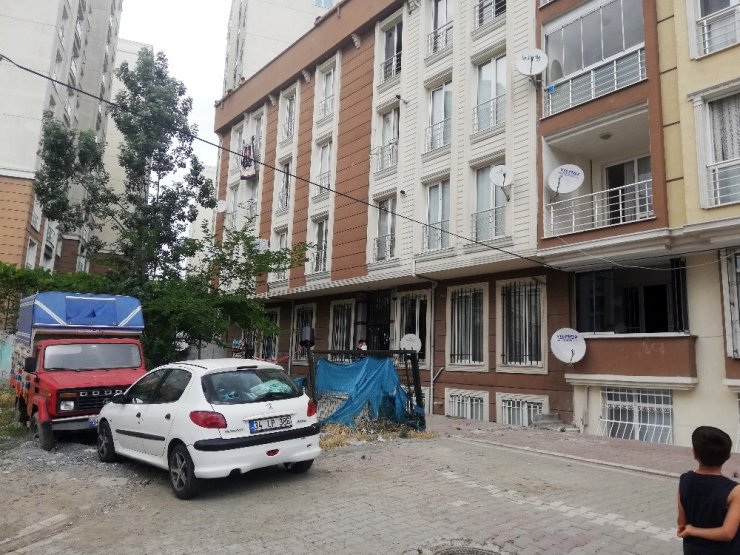Esenyurt’ta 6 yaşındaki kız, 2. kattan düştü