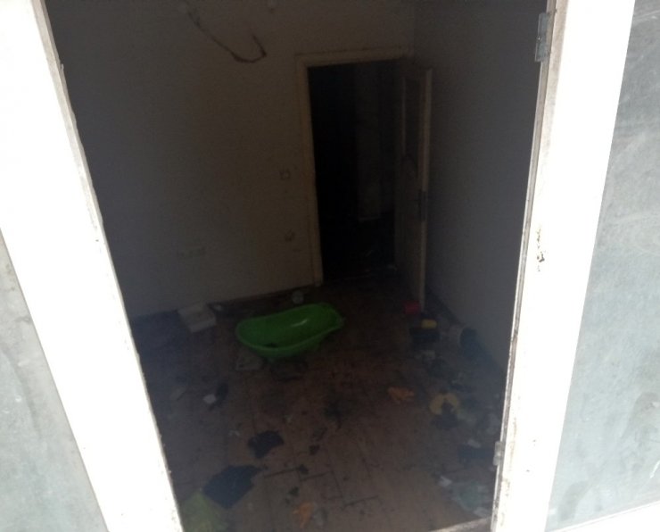 Esenyurt’ta çöp ev şoku