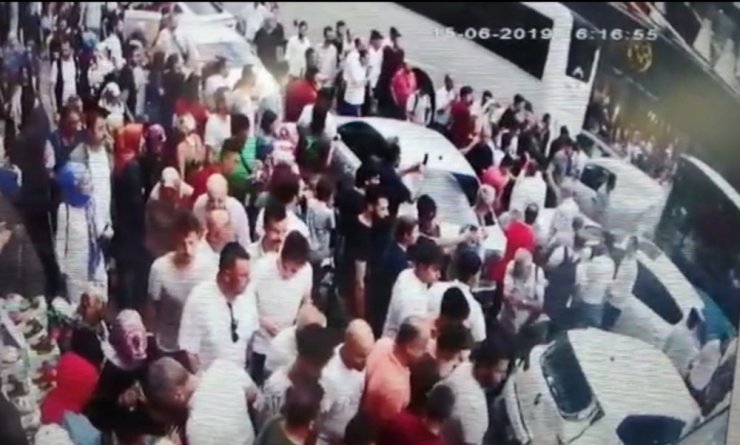 Ümraniye’de halk otobüsü önündeki araçların arasına daldı: 6 yaralı
