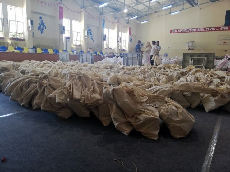 Seçime saatler kala oy pusulası çuvalları hazır