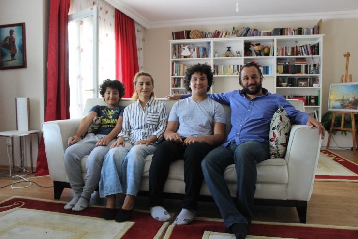 LGS birincilerinden Hamza: “Sınavı başarmam gereken en büyük hedef gibi gördüm”