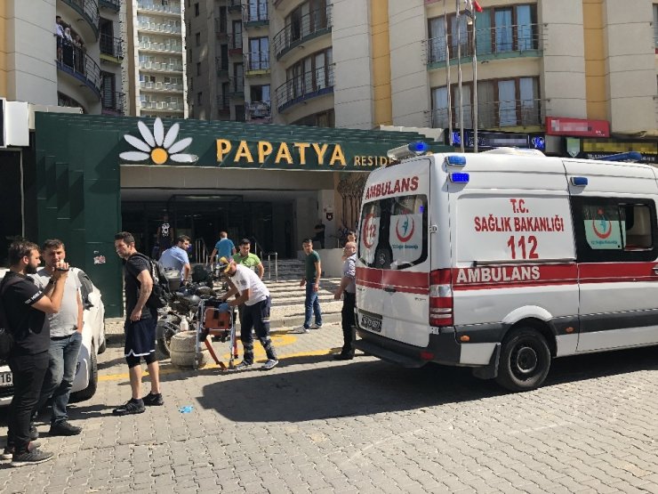 Misafirliğe gittiği evde arkadaşını bıçakladı