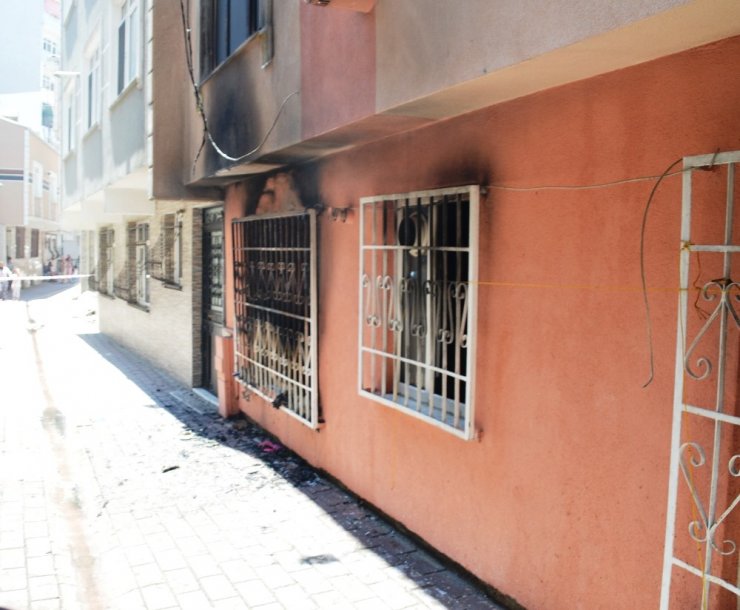 Çocukların ateşle oyunu bir evi küle çevirdi