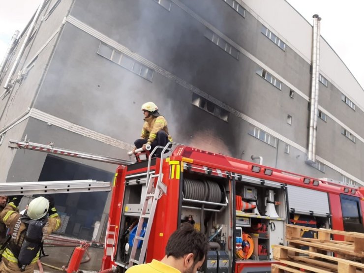Hadımköy’deki fabrika yangını havadan görüntülendi