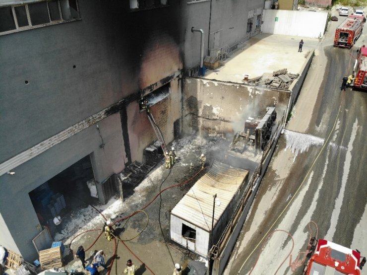 Hadımköy’deki fabrika yangını havadan görüntülendi