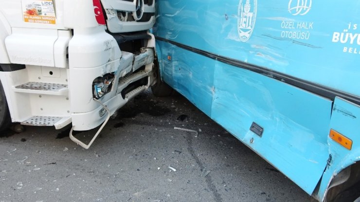 Tuzla’da feci kaza: 10 yaralı