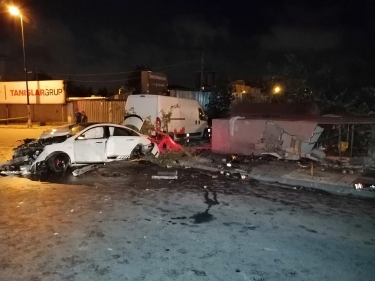 Polisten kaçan otomobil 4 kişiyi ezdi