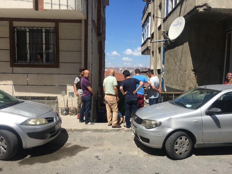 Taksiciye evinin önünde silahlı saldırı