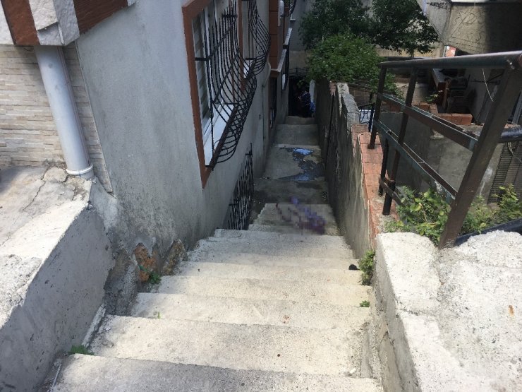 Taksiciye evinin önünde silahlı saldırı