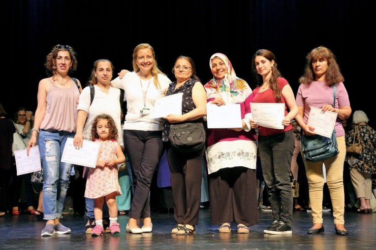 Ataşehir’de 750 kursiyer sertifikalarını aldı