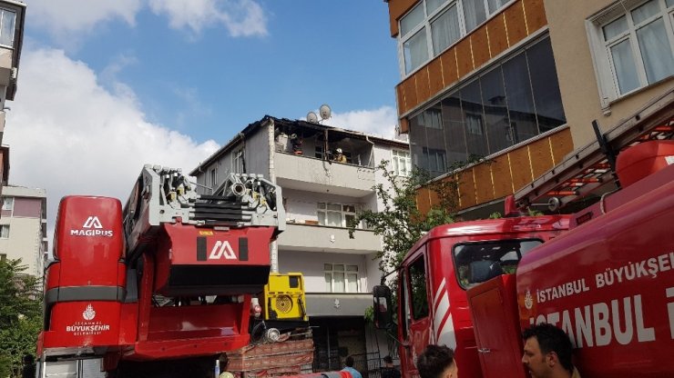 Küçükçekmece’de korkutan yangın
