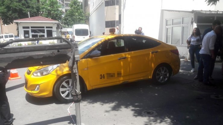 Turistleri dolandıran taksi çetesine operasyon: 23 gözaltı