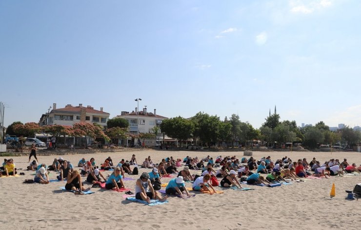 “Yoga Buluşması”na kadınların ilgisi büyük oldu