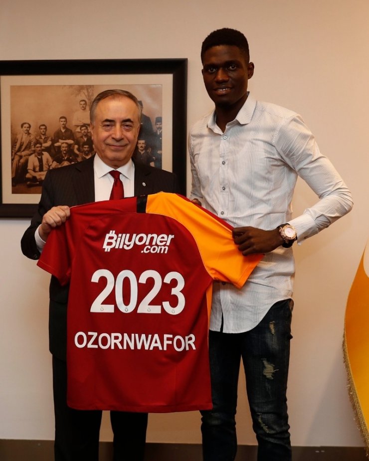 Galatasaray’a 20’lik defans oyuncusu