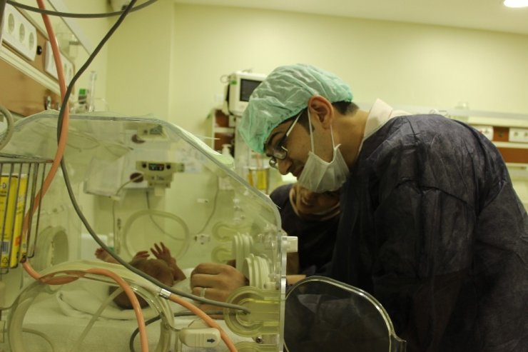 İstanbul’da dördüz bebekler dünyaya geldi