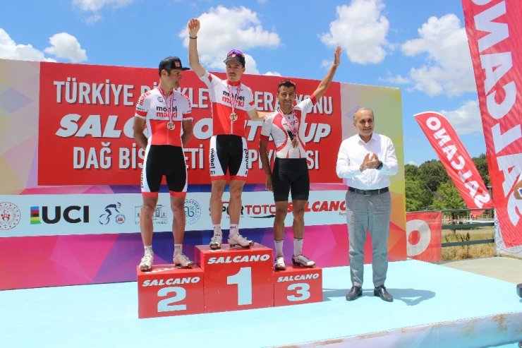 Arnavutköy’de bisikletçiler kıyasıya yarıştı