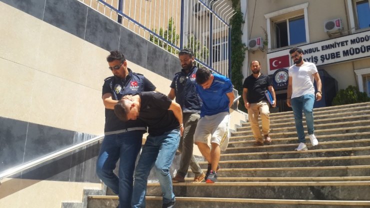 Esenyurt’ta sahte polislerden gasp