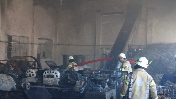 Kartal’da izolasyon malzemesi üretilen atölyede yangın