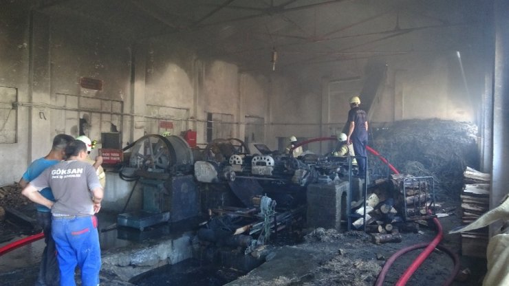 Kartal’da izolasyon malzemesi üretilen atölyede yangın