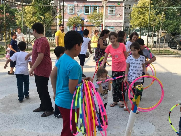 Maltepeli minikler seyyar oyun parkında gönüllerince eğlendi
