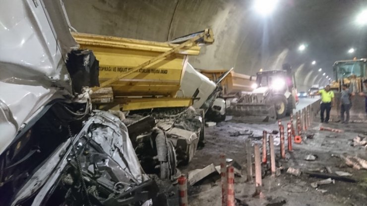 Sabiha Gökçen Havalimanı bağlantı yolundaki tünelde feci kaza