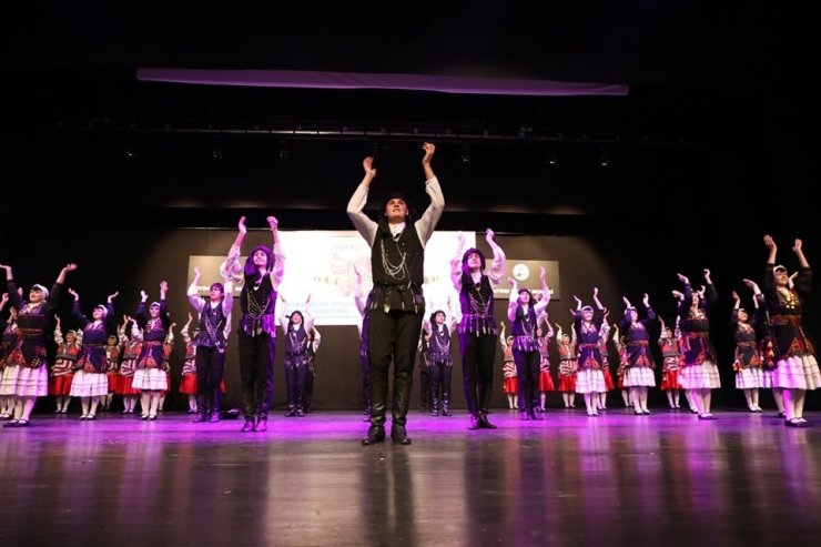 Altınköprü Halk Dansları Topluluğu geceye damgasını vurdu