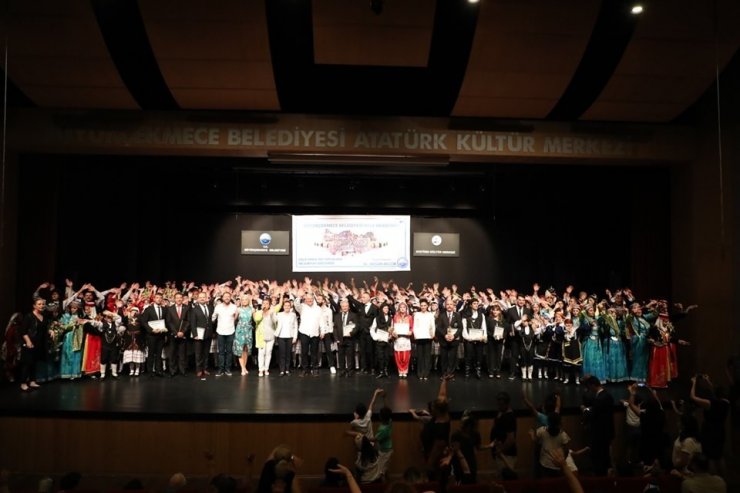 Altınköprü Halk Dansları Topluluğu geceye damgasını vurdu