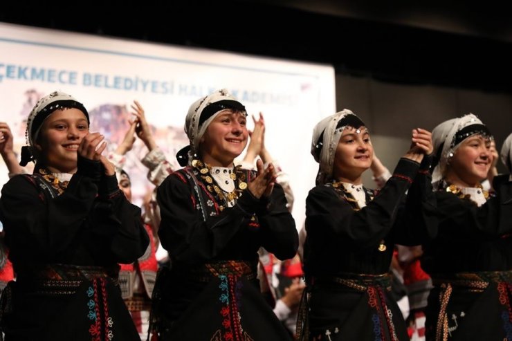 Altınköprü Halk Dansları Topluluğu geceye damgasını vurdu