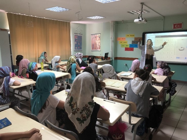 Bayrampaşa Belediyesi Bilgi Merkezi yaz okulu başladı