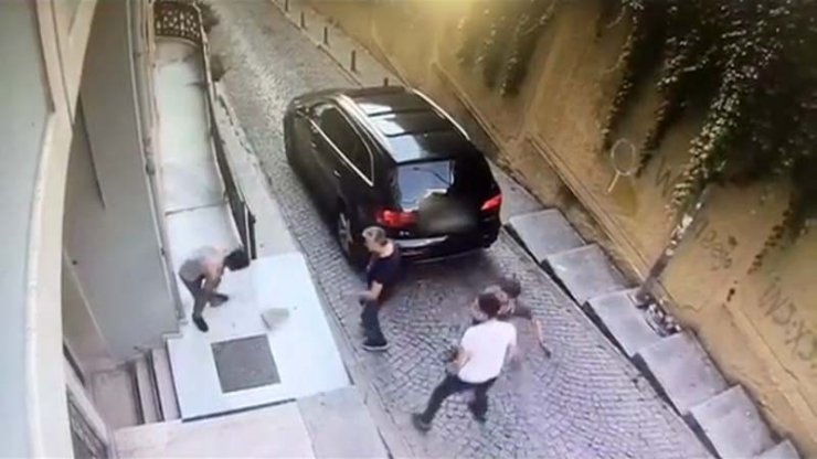 Beyoğlu’ndaki tornavidalı dehşetin kamera görüntüleri ortaya çıktı