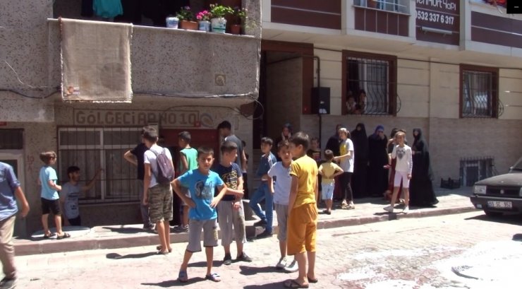 Halının üzerine atılan izmarit yangın çıkardı