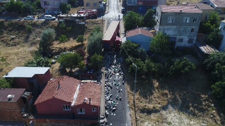 Park Halindeyken Freni Patlayan Tır Evin Duvarına Çaptı