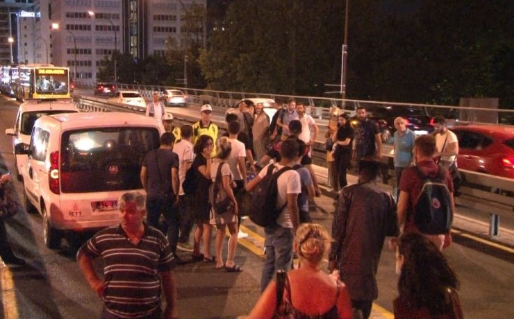 Şişli’de metrobüs kazası: 2 yaralı