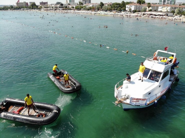 Büyükçekmece sahillerinde ”Cankurtaran Timi” görev başında