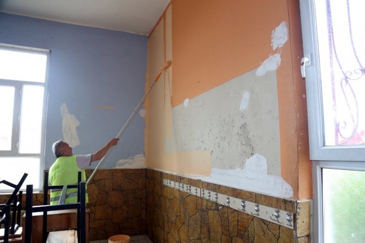 Eyüpsultan’da okullar pırıl pırıl oluyor