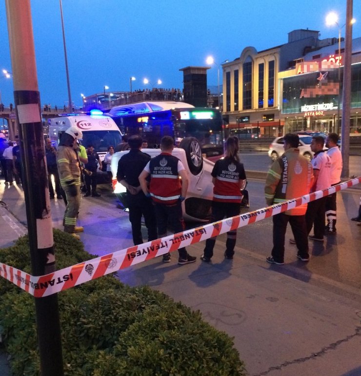 Avcılar’da E-5’de takla atan otomobil kamerada